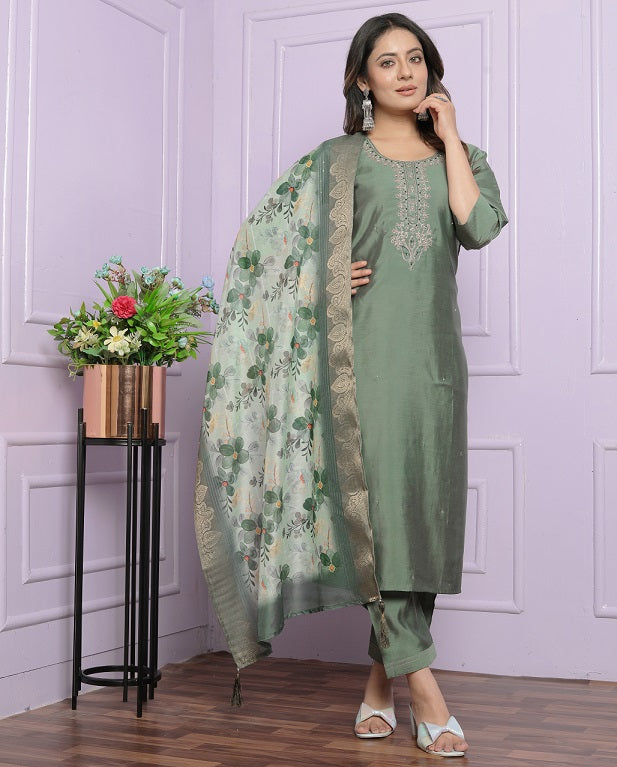 Glorious Rusian Silk Green Color Straight Kurt With Pent