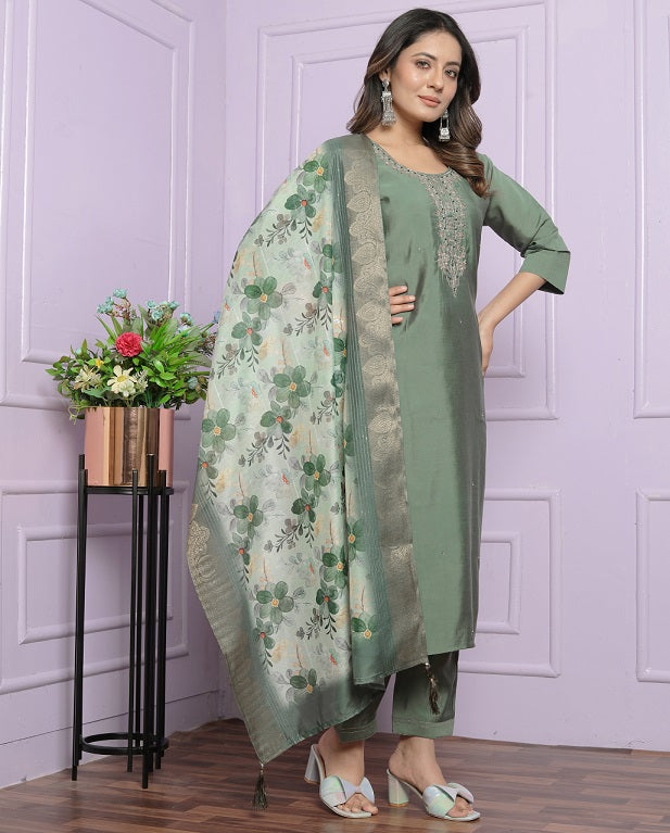 Glorious Rusian Silk Green Color Straight Kurt With Pent