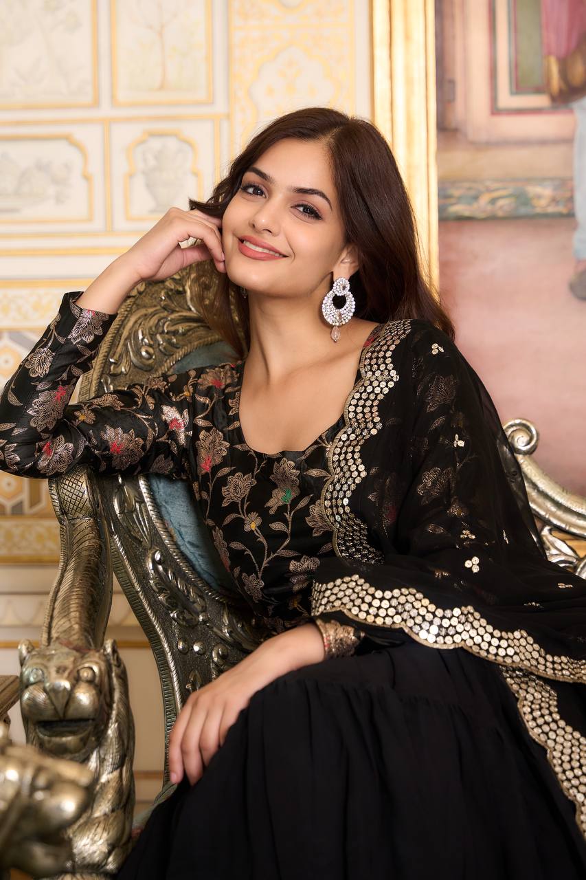 Eyes Catching Georgette Purple & Black Color Gown With Dupatta