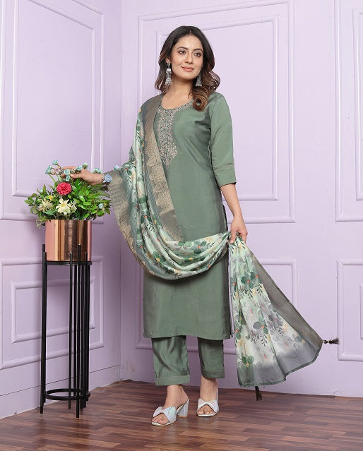 Glorious Rusian Silk Green Color Straight Kurt With Pent